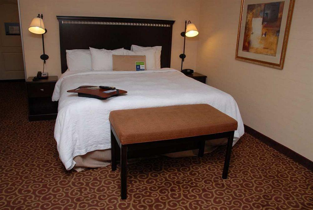 Hampton Inn & Suites Staten Island New York Bilik gambar