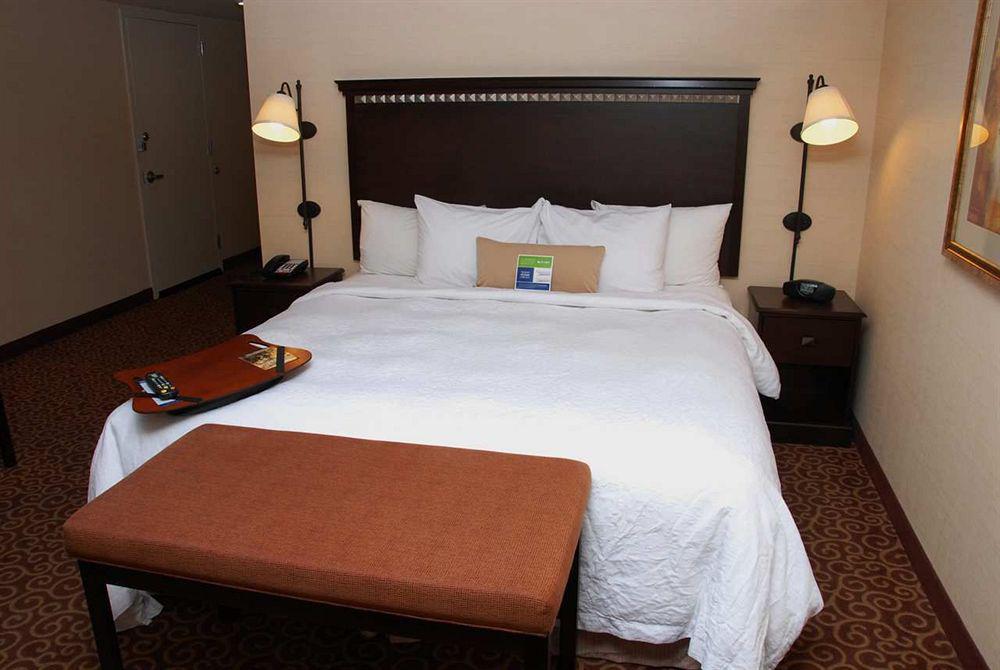 Hampton Inn & Suites Staten Island New York Bilik gambar